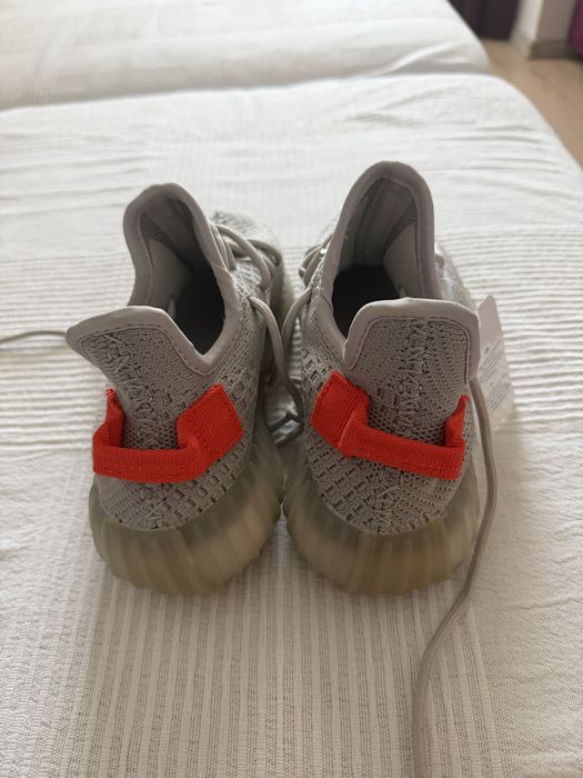 Vand adidasi Yeezy nr 36