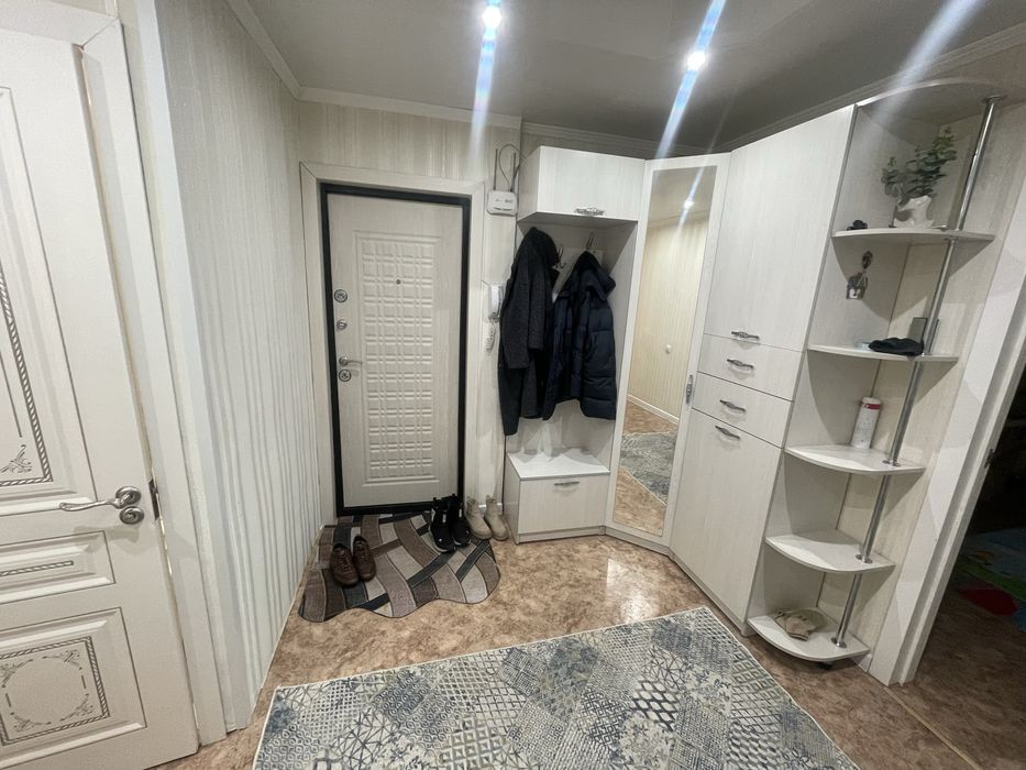 Продаётся трёхкомнатная квартира .15 Микрорайон 22дом