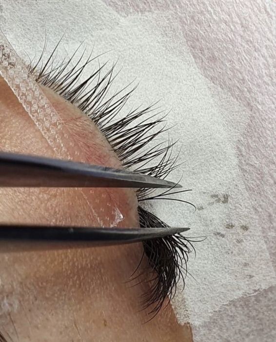 Модель на био наращивание ресниц