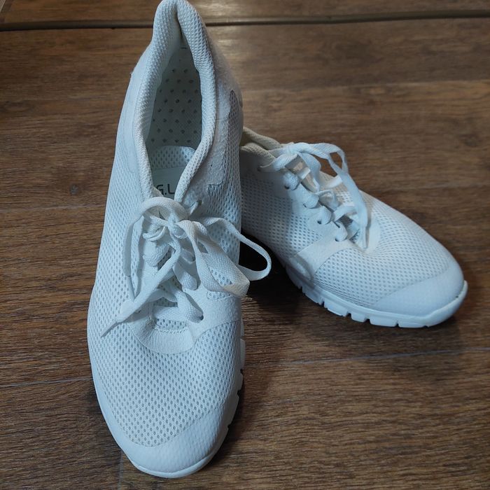 Продам кроссовки