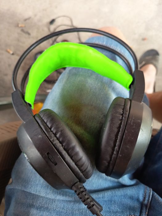 Vând căști gaming