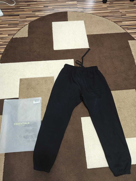 Pantaloni de trening Fear of God Essentials - Mărimea L - Negru