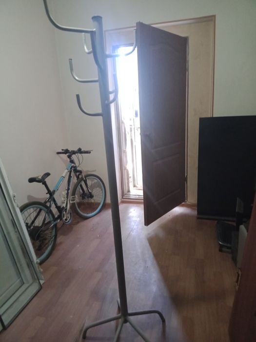 Продается вешалка железная