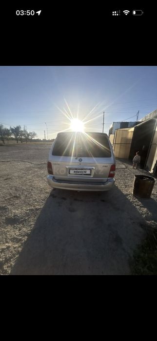 Kia Carnival 2002 год