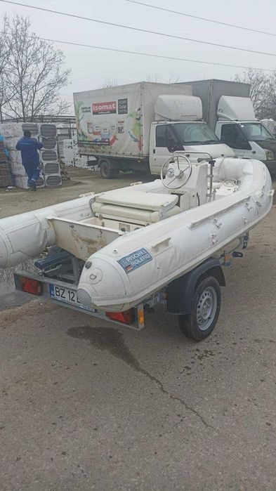 Vând barcă gonflabilă tip RIB marca Pischel Bolero, în stare bună de funcționare.