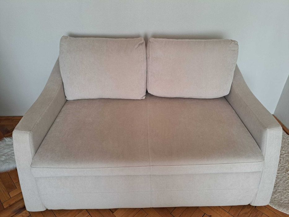Canapea extensibila cu 2 locuri si lada de depozitare
