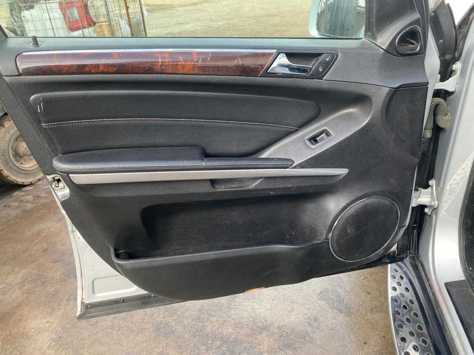dezmembrez mercedes GL420 X164/bara fata gl/far gl/capota gl