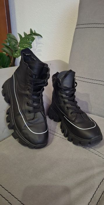 Зимни дамски  боти