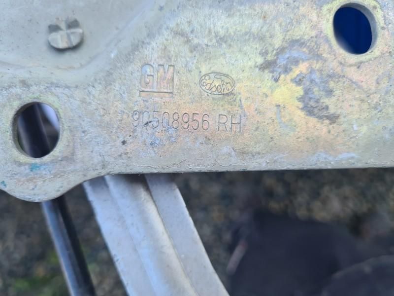 Balamele capota stanga dreapta Opel Vectra B