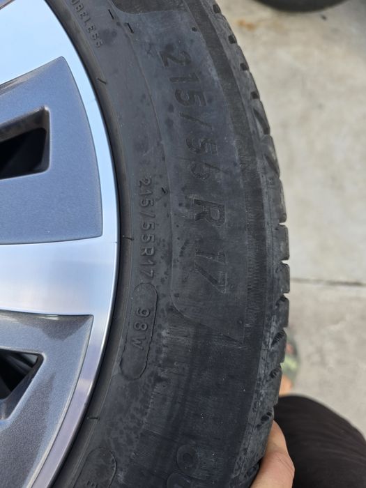 4 Броя 215/55/17 Michelin 2x5,8mm 2x4,5mm 22dot