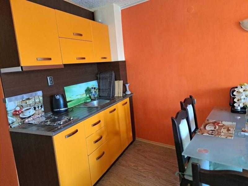 Двустаен апартамент под наем в Центъра!