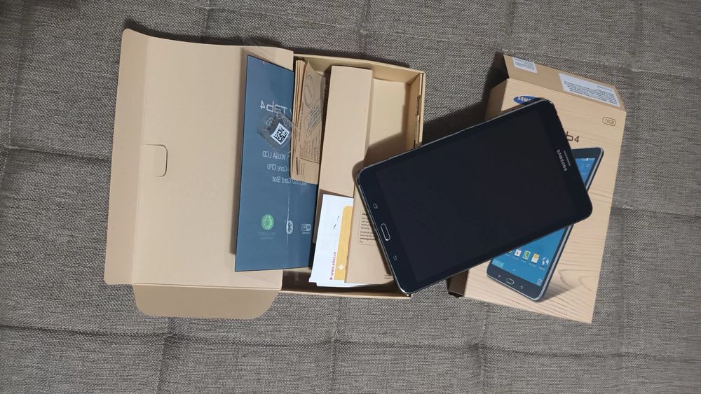 Vând tableta tab 4