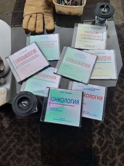 Кассета и диски.