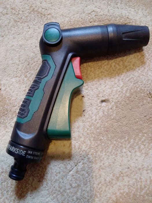 Vând furtun de grădină 25 m triplustrat made in Italy și pistol de stropit Parkside,separat