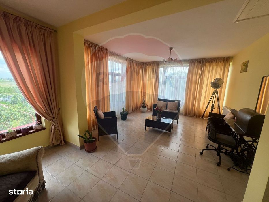 Casă / Vilă 7 camere Garoafa