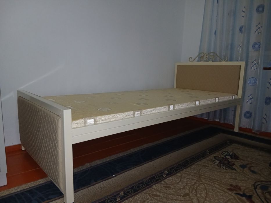 кованый кровать.