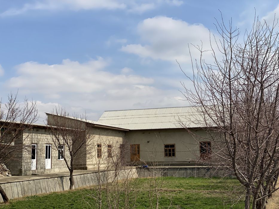 Uy sotiladi maydoni 15 stiq