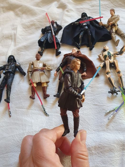 Фигури на междузвздни войни star wars биещи и светещи