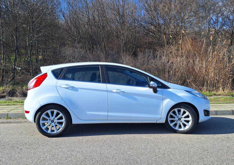 Продавам Ford Fiesta 2013