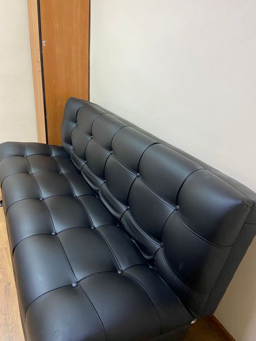 Столы  и кресло офисные