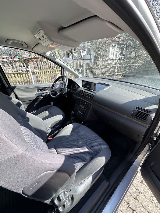 Vând Volkswagen Sharan 2.0 TDI – 7 locuri – 5000€