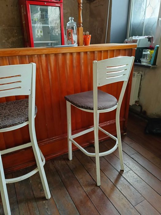 Барные стулья , белые, б/у