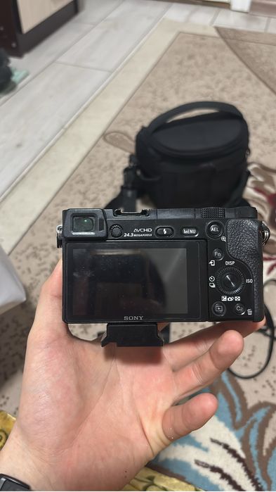 sony a6000 + объектив 35мм или 50мм