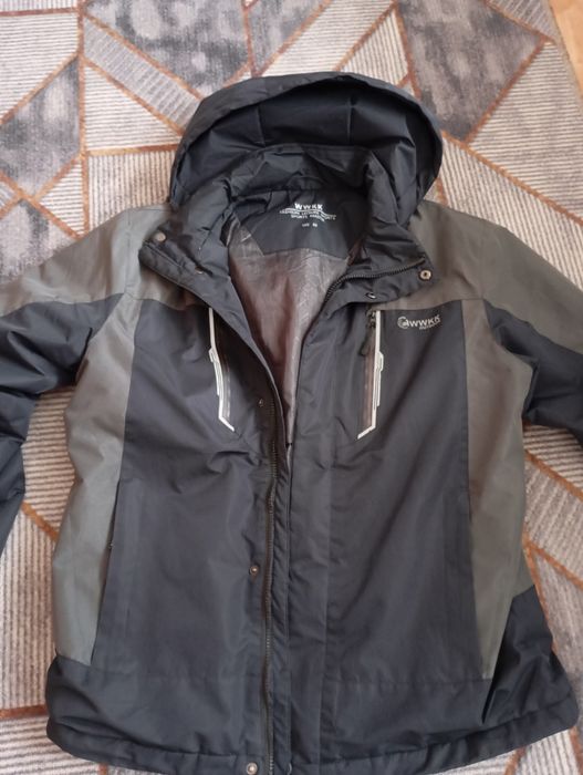 Куртка демисезонная продается 7 тысяч