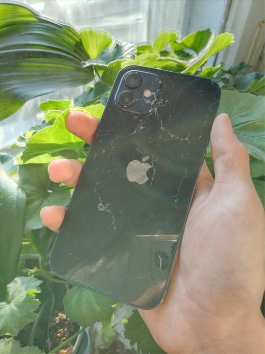 Продам iPhone 12