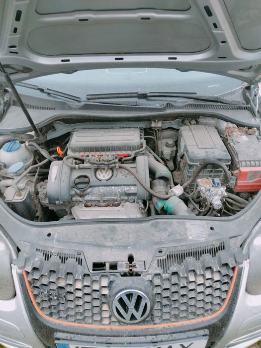 Vând golf 5 pentru piese