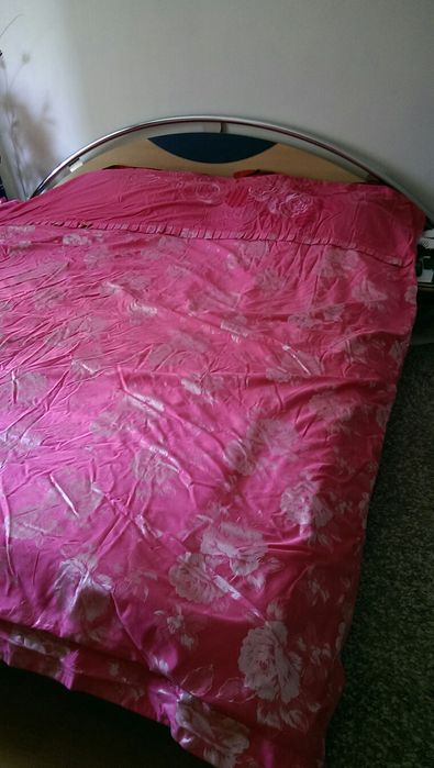 Спалня с матрак, подматрачна рамка и калъф за матрака