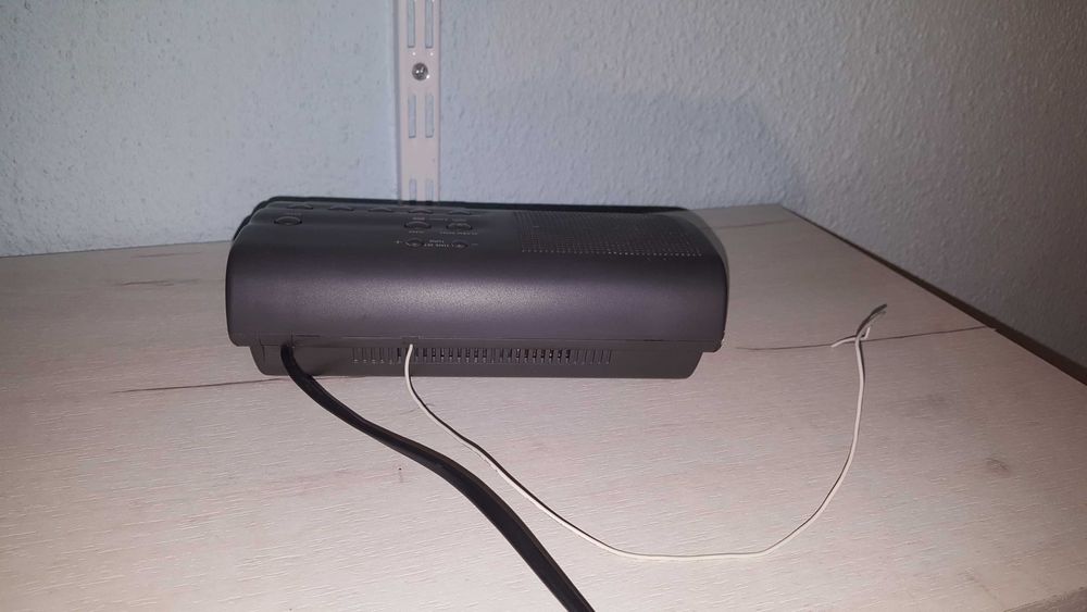 Compact desktop radio Sony ICF C203L LW/ MW/ FM  (Japan)