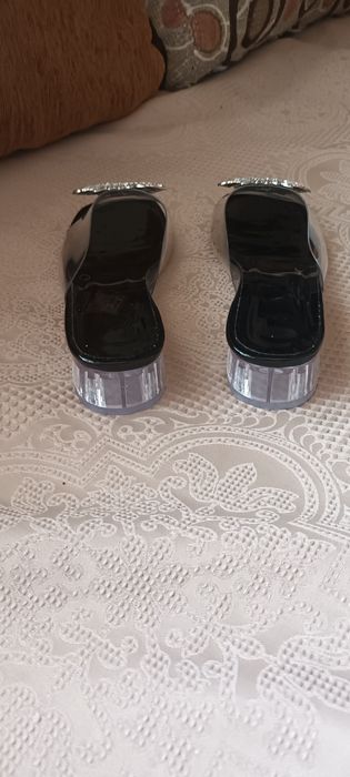 Летни чехли с ниско токче