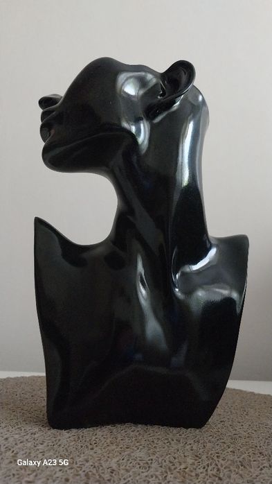 Decoratiune femeie din ceramic