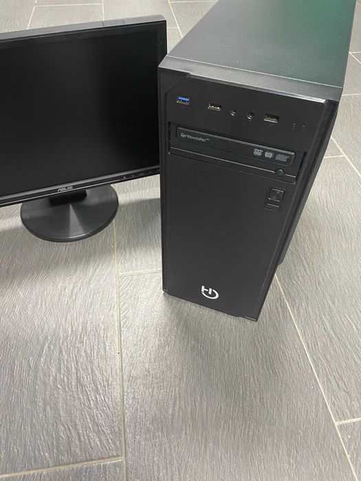 Настолен компютър ASUS с монитор ASUS Windows 10 Pro