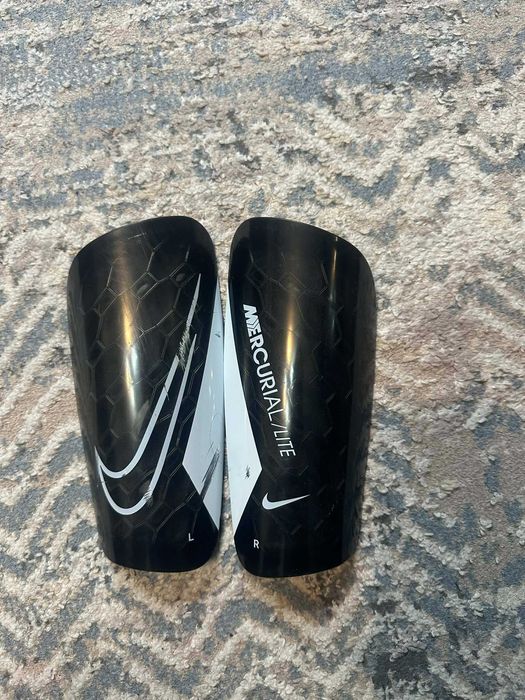 Футболни кори на Nike Mercurial Lite