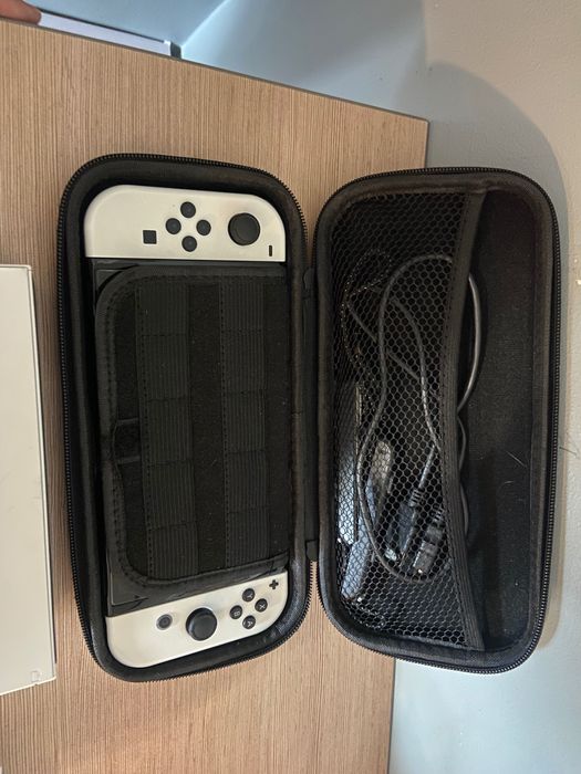 Nintendo Switch OLED Mario Kart 8 Deluxe Bundle – White