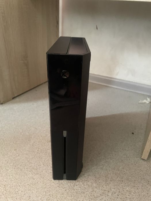 Xbox one 512гб состояние нормальное