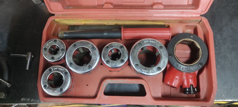 Продам набор для нарезки резьбы