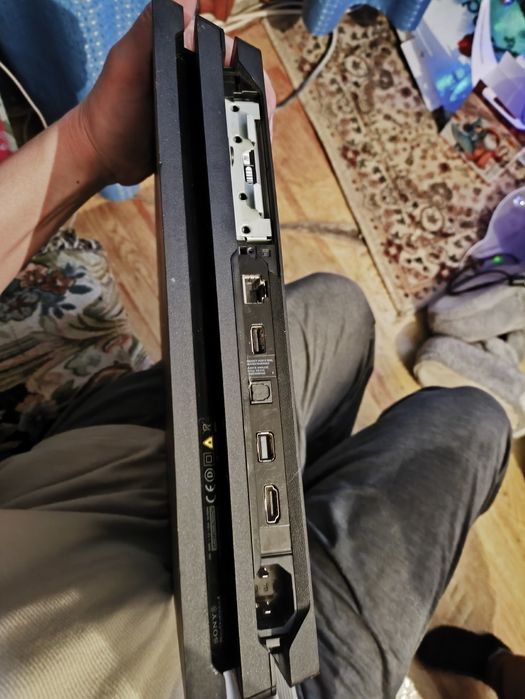 Продам ps4 pro 1 tb.