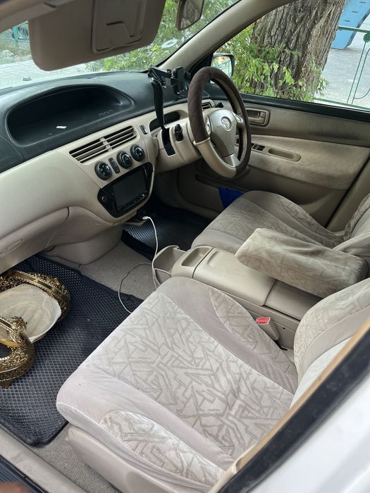 Продам машину тойота виста