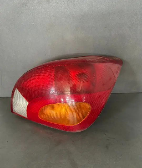 Lampa / Tripla stop dreapta pe aripa Ford Fiesta 1997 1.25 MT (75 hp)