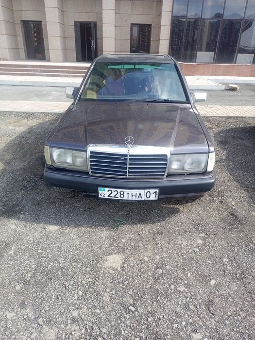 Машина мерседес 190 , 1993года.