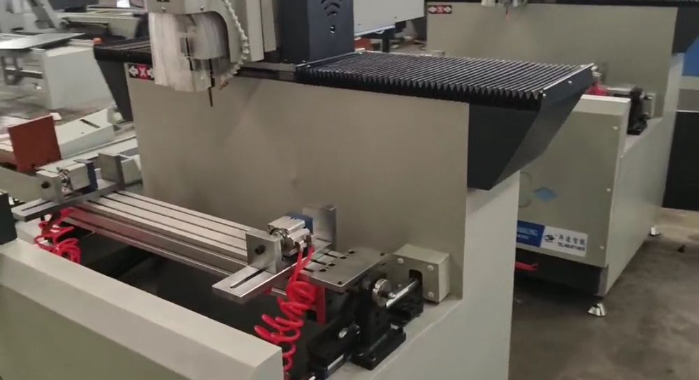 CNC фреза за всички видове цветни метали-алуминий, PVC, дърво, дограма