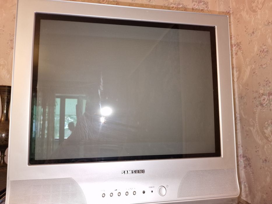 Телевизоры Samsung и видеомагнитофон