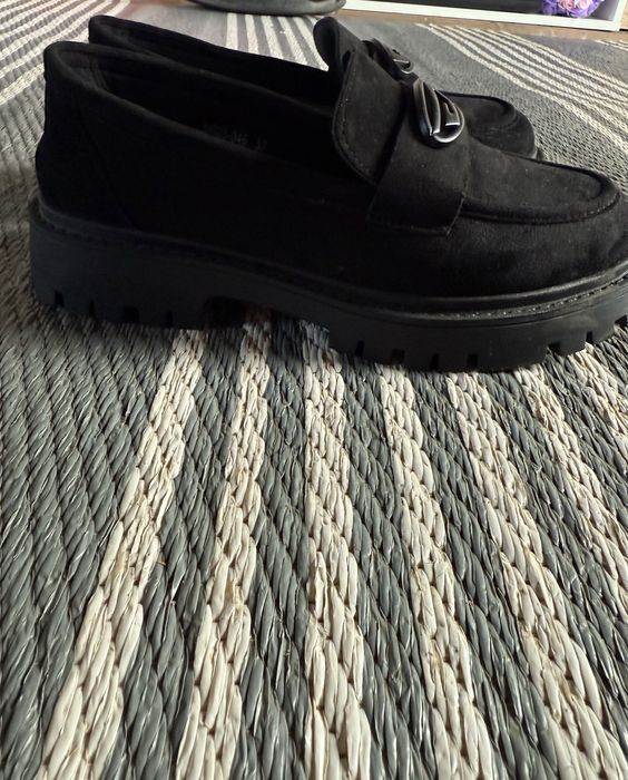 Черни велурени лоуфъри