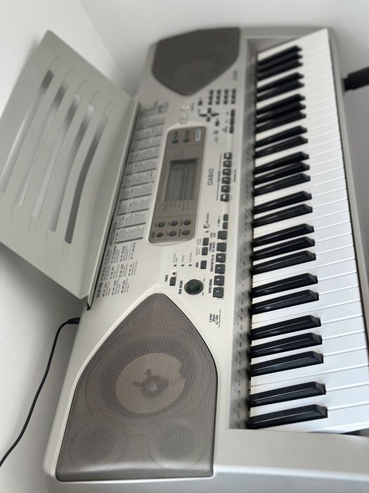 Продам синтезатор casio