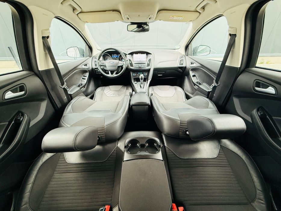 Ford Focus Automat TITANIUM Import Germania