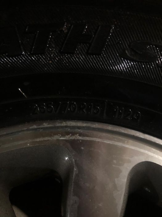 Продам срочно зимниее шины