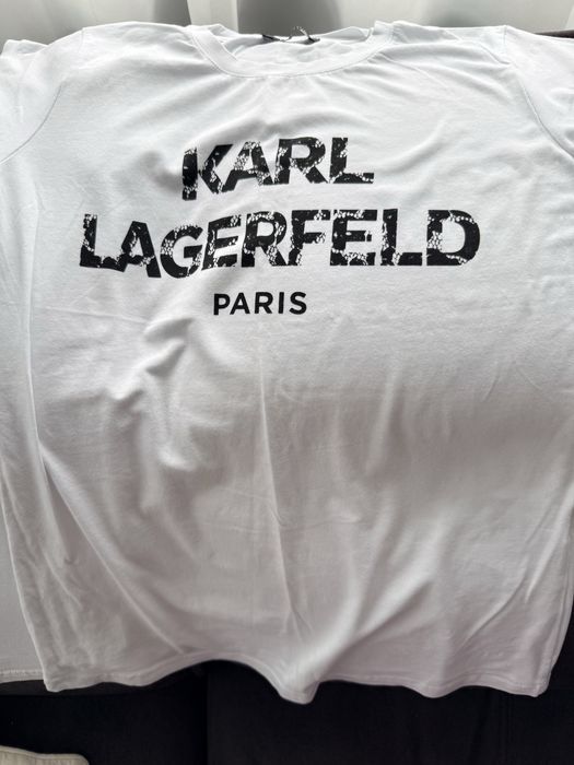 Тениски различни цветове